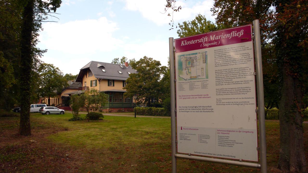 Klosterhotel Marienfliess Stepenitz Eksteriør bilde